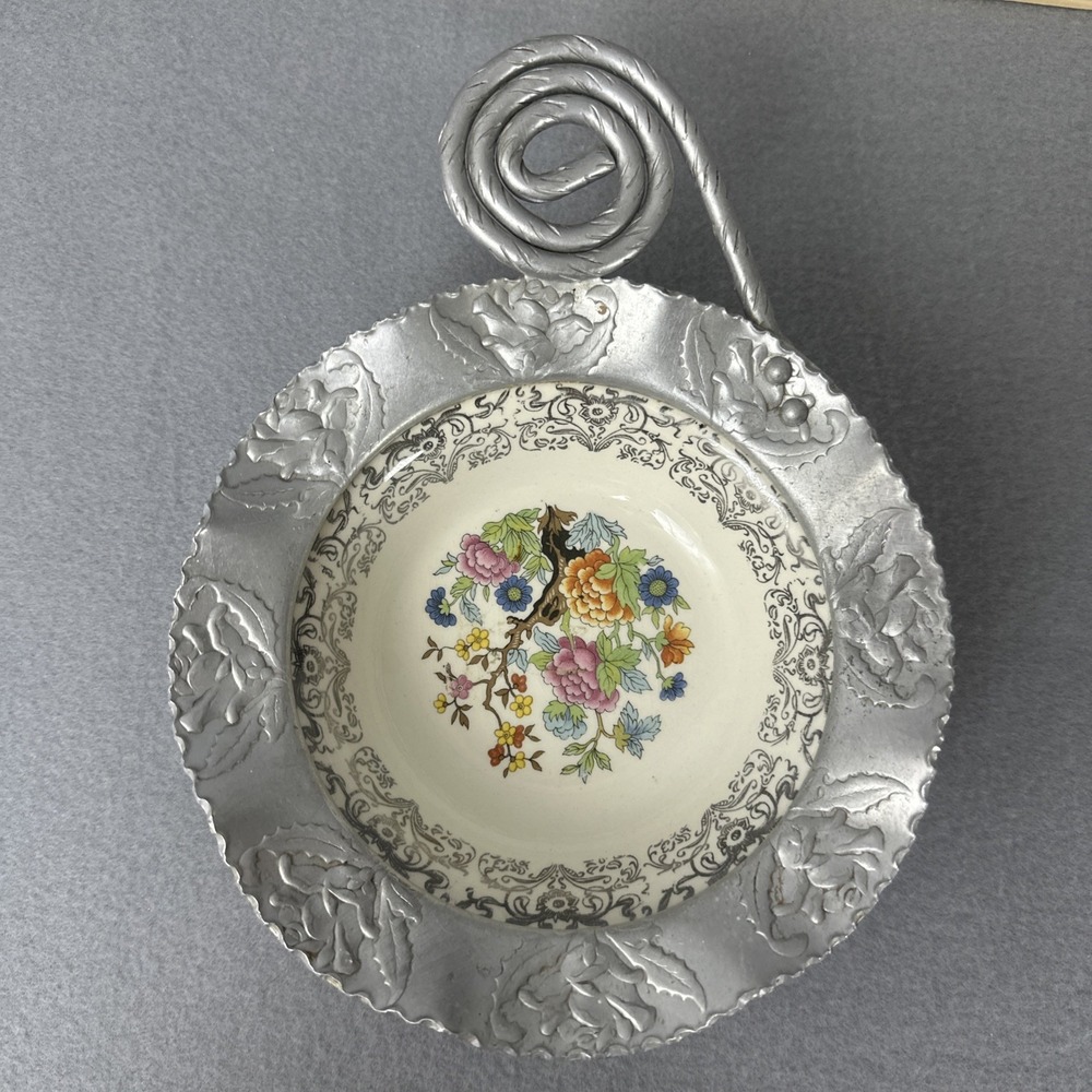 Farber & Shlevin Porcelain Dish in Hammered Aluminum Holder/Rim Trim  7"